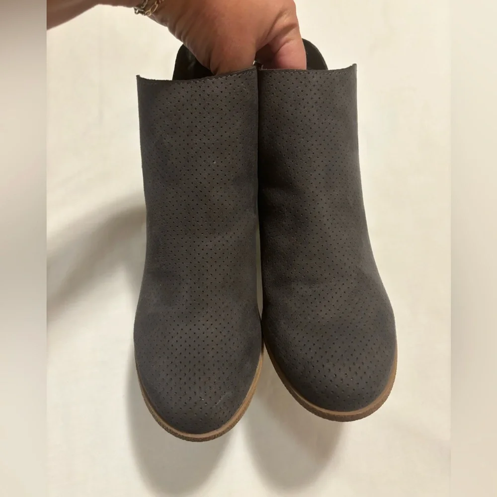 DV by Dolce Vida, gray perforated suede wedge, 8 - Picture 4 of 8